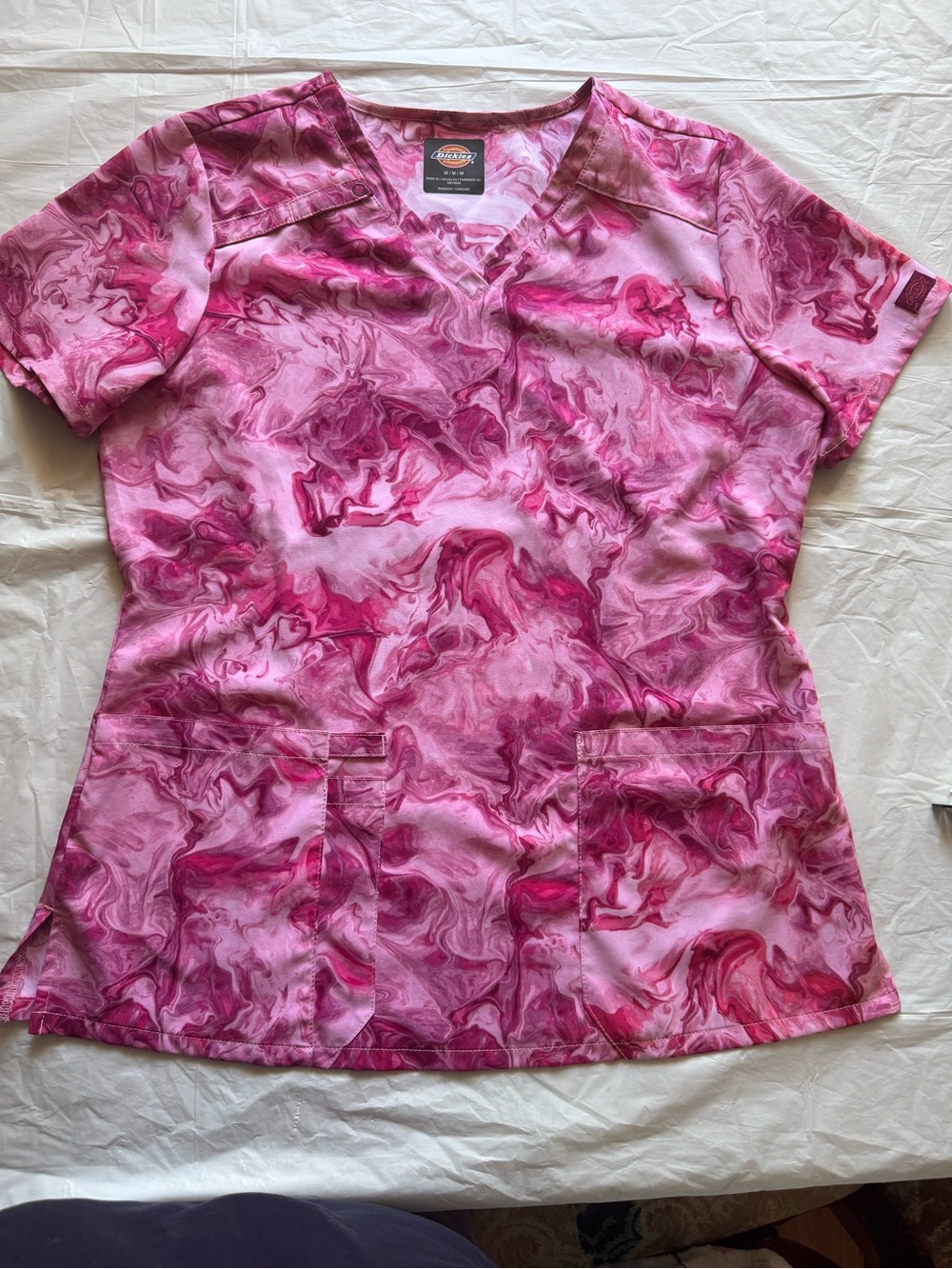Dickies Pink Marble Scrub Top Size Medium V-Neck With Pockets